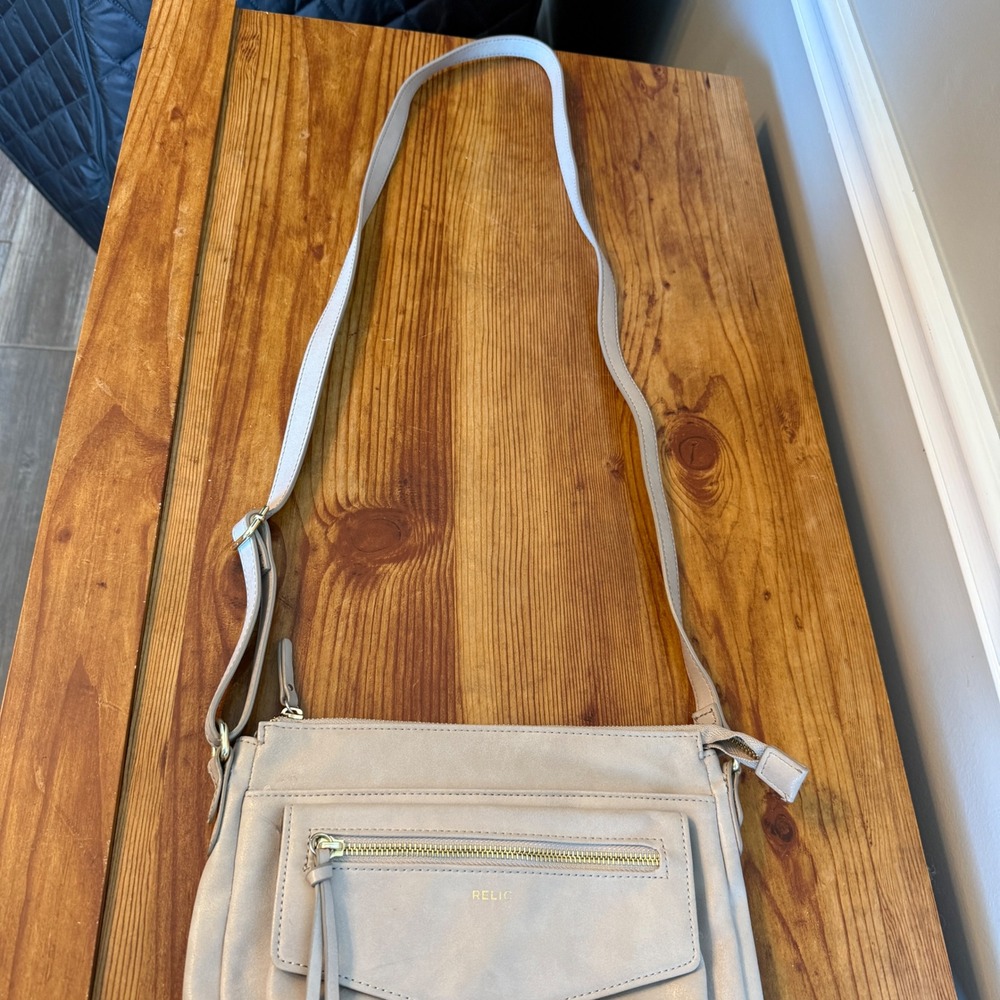 Relic Crossbody Shoulder Bag Beige Faux Leather Gold Tone Zip Front‎ Pocket